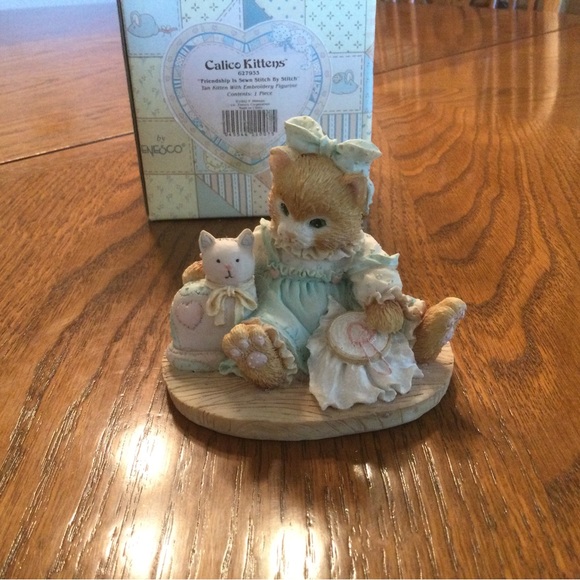 Calico Kittens "Friendship is Sewn Stitch by Stitch" - Picture 2 of 4